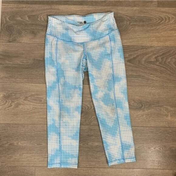 Old Navy Womens Capri Leggings Activewear Blue Geometric Printed Athletics Gym S - Picture 1 of 5